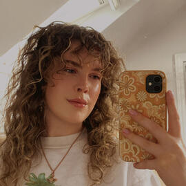 Profile image of the content creator Rae Llesi.